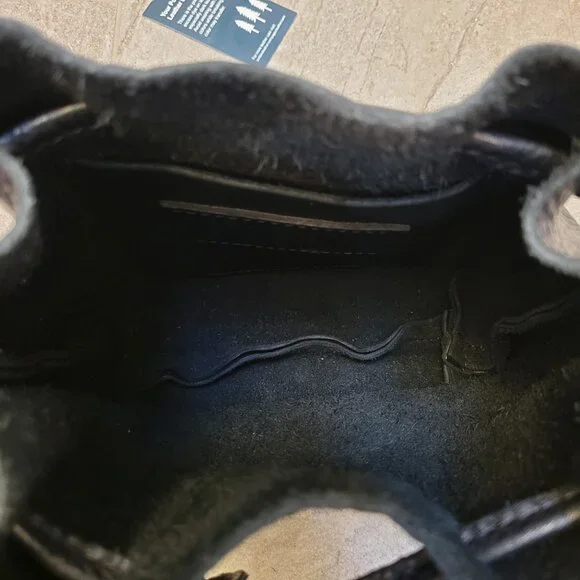 Portland Leather Pebbled Black Bucket Bag - Picture 5 of 8